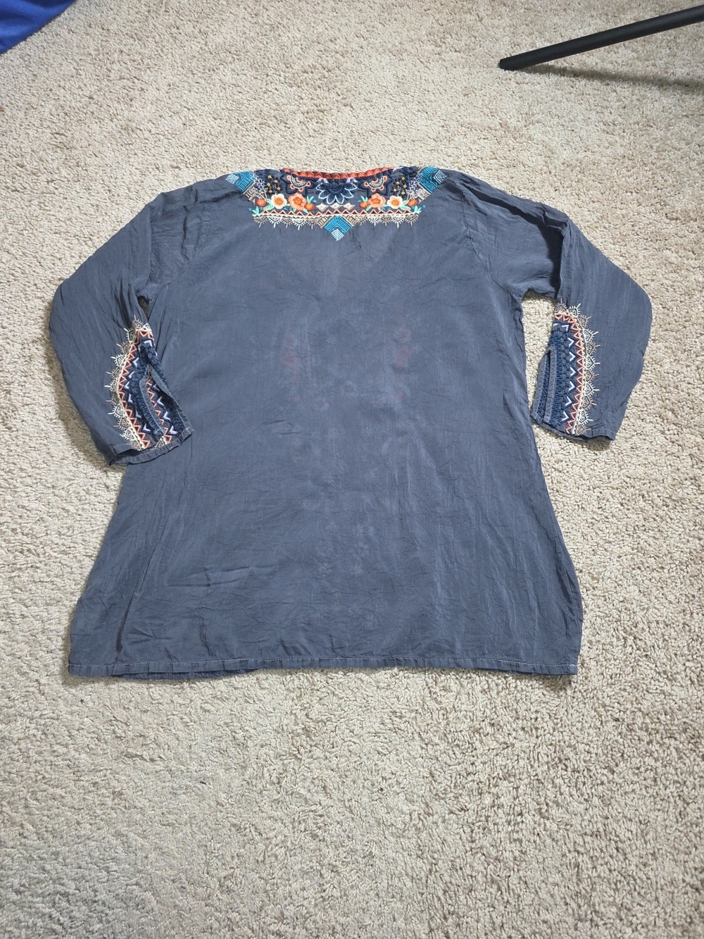 JOHNNY WAS Gray VNeck Embroidered Blouse 3/4 sleeve Size XSmall - Picture 4 of 11